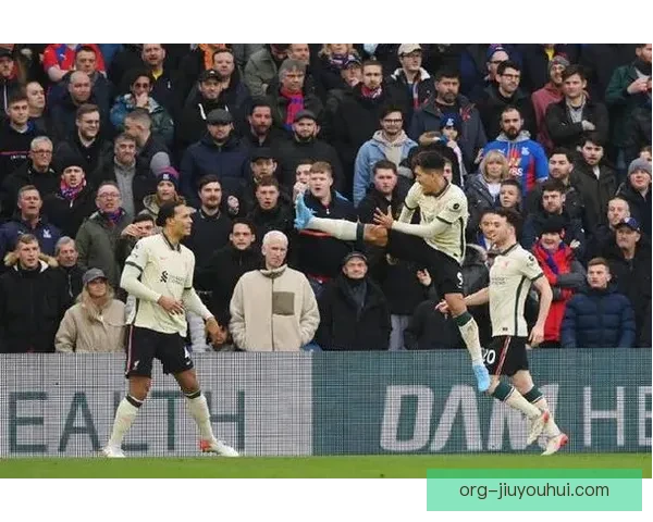 英格兰联赛争四形势全面解析豪门走势与关键变数积分格局和赛程考验